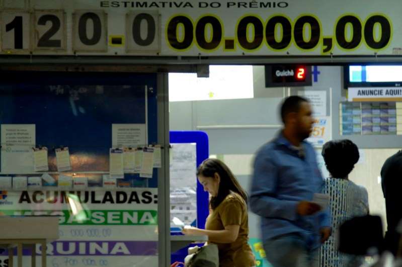 PT diz que vencedores da Mega-Sena vão dividir prêmio com copeiras