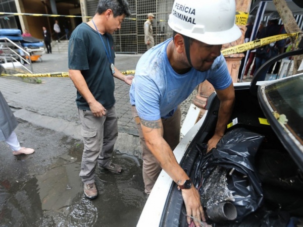 Peritos retiram peças de gerador para apurar causa do incêndio em hospital