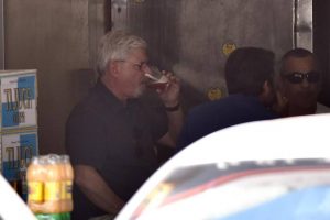 Janot vai a distribuidora de bebidas no Lago Sul: “Aqui é o meu lugar”