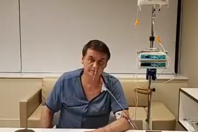 Bolsonaro evolui e passa a ingerir alimentação cremosa