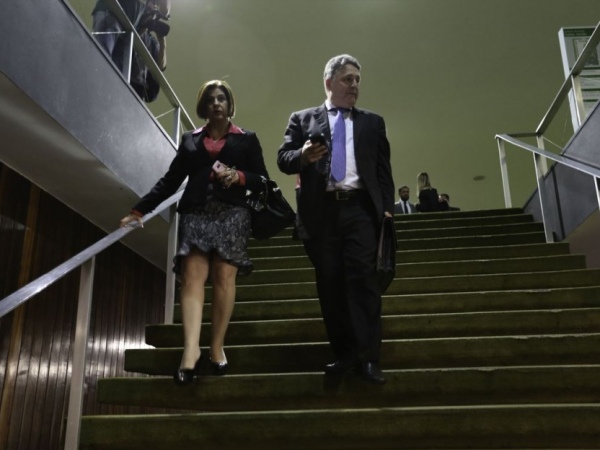 Justiça revoga prisão de ex-governadores Rosinha e Garotinho