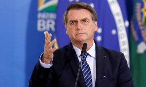 Bolsonaro assina MP que prevê pensão vitalícia para crianças com microcefalia causada por zika