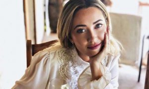 Grupo Globo diz ter errado e pede desculpas à mulher de Eduardo Bolsonaro