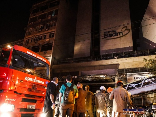 Incêndio em hospital no Rio de Janeiro deixa pelo menos dez mortos