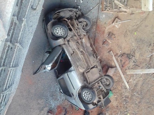 Veículo fica destruído ao cair em túnel do viaduto da antiga PRF em Maceió