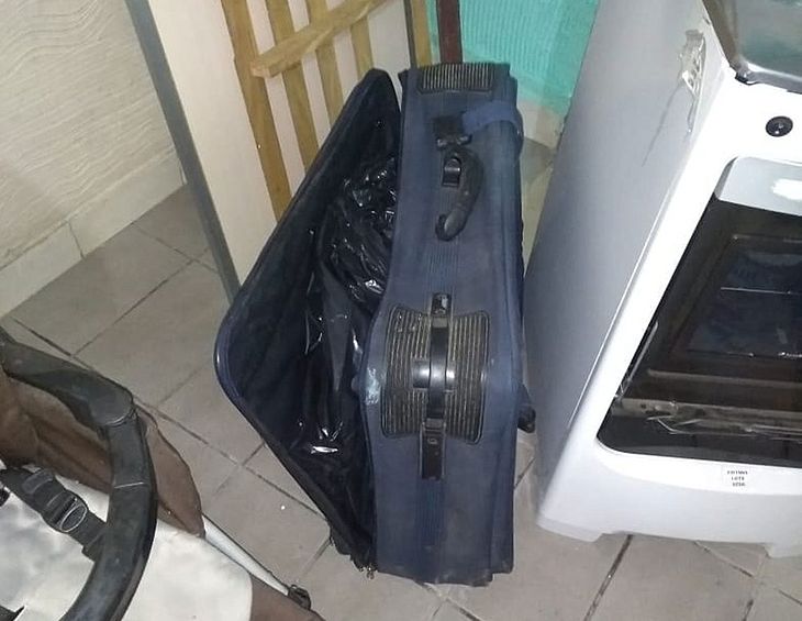 Mãe é acusada de matar a filha e de esconder o corpo em mala