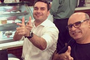 Gilmar suspende processos que miram Flávio Bolsonaro no caso Queiroz
