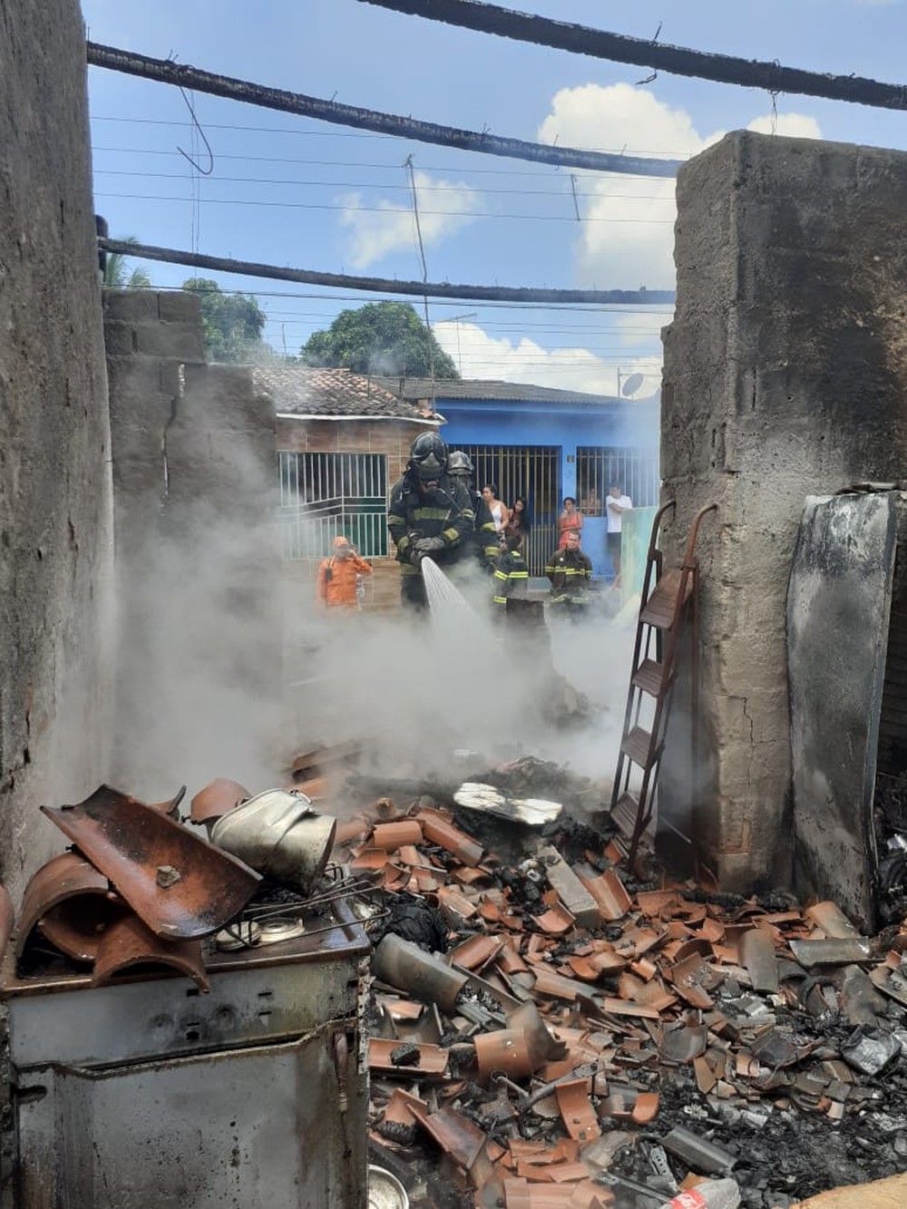 Crianças são resgatadas de incêndio em casa em Marechal Deodoro, AL