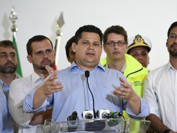 Em Alagoas, presidente Davi Alcolumbre anuncia prorrogação do Seguro Defeso