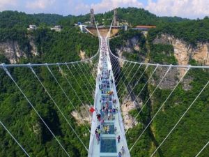 Província chinesa fecha pontes de vidro após acidentes com mortes