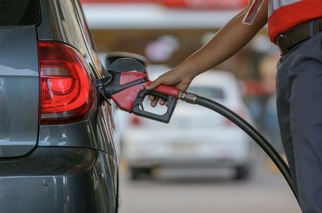 Litro da gasolina sobe pela 4ª semana e é vendido por R$ 4,373