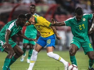 Firmino faz gol, mas Brasil cede empate a Senegal e chega a 3 jogos sem vitória