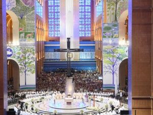 Em Aparecida, arcebispo diz que ‘direita é violenta e injusta’