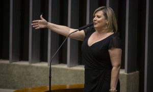 Jair Bolsonaro tira Joice Hasselmann da liderança do governo no Congresso, diz Bezerra