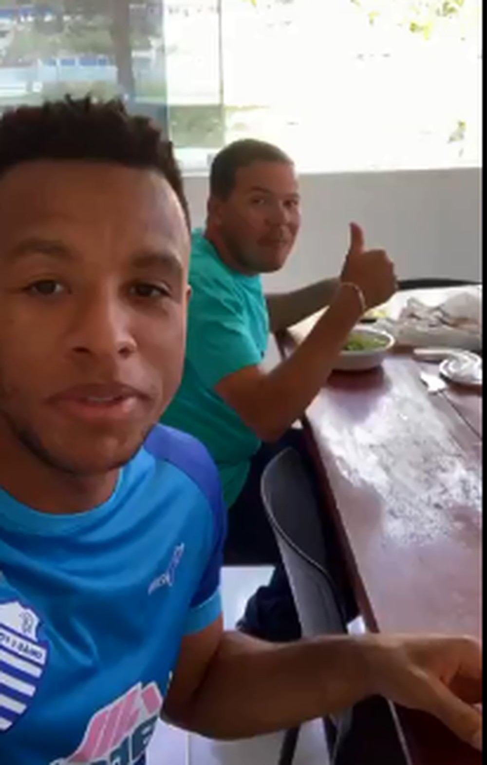 Jordi reclama que faltam almoço e talheres no CSA; presidente rebate