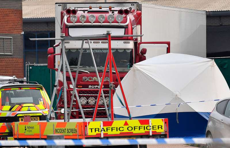 Polícia encontra 39 corpos em caminhão no Reino Unido