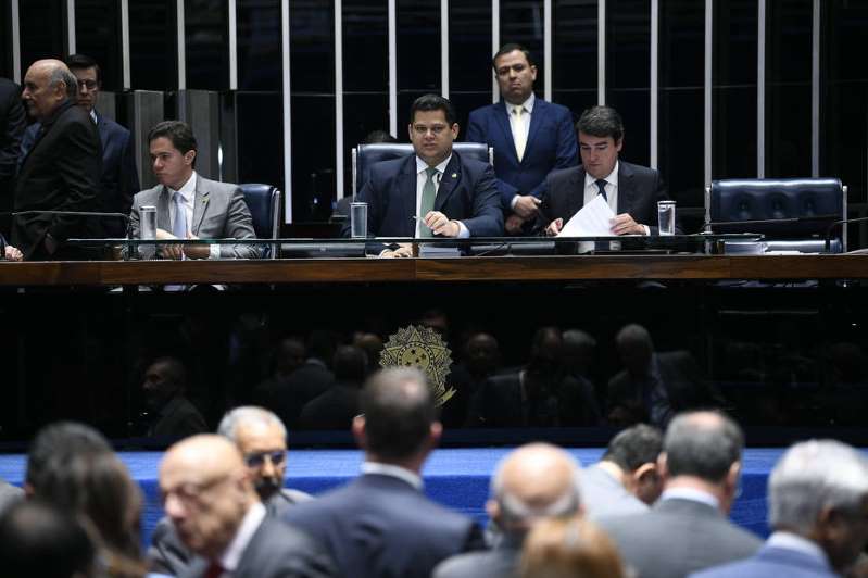 Governo recua na reta final e Senado conclui reforma da Previdência