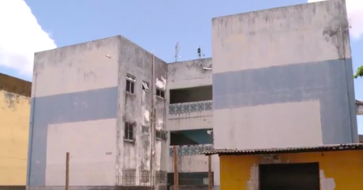 Rachaduras aumentam em prédio no bairro do Pinheiro, em Maceió