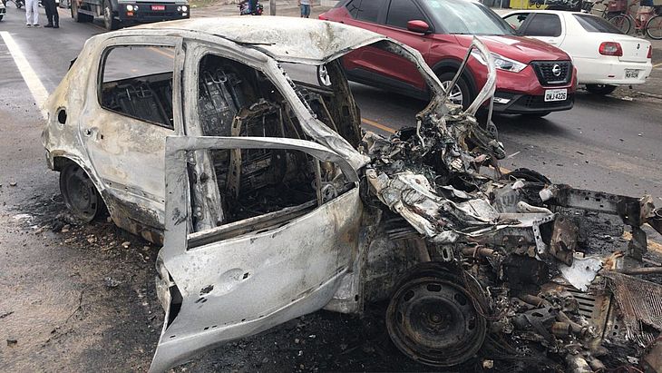 Motorista carbonizado em acidente na Via Expressa terá que ser identificado pela arcada dentária