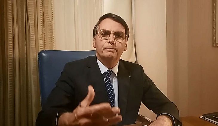 Em transmissão ao vivo, Bolsonaro nega envolvimento no caso Marielle
