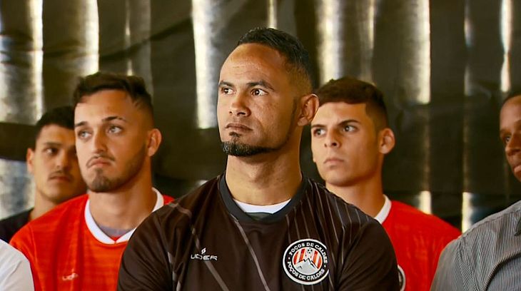 Goleiro Bruno tem contrato rescindido após 45 minutos em campo