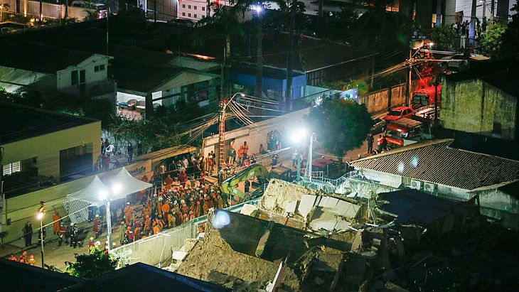 Bombeiros confirmam primeira morte do desabamento de edifício em Fortaleza