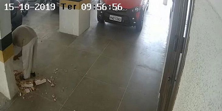 Vídeo mostra homens mexendo em coluna 1h antes de prédio desabar em Fortaleza