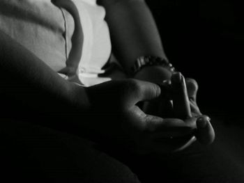 Mãe denuncia filho à policia civil e relata agressão a pedradas em Penedo