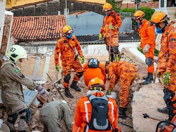 Bombeiros confirmam sétima morte em desabamento em Fortaleza