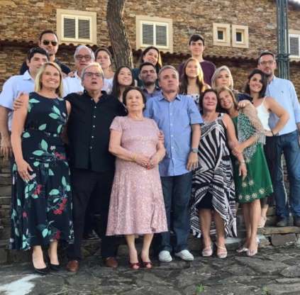 Sobrinho de Gugu Liberato divulga última foto do apresentador com a família