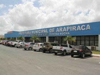 Exoneração de comissionados enxuga folha e garante décimo terceiro dos servidores, diz Prefeitura de Arapiraca