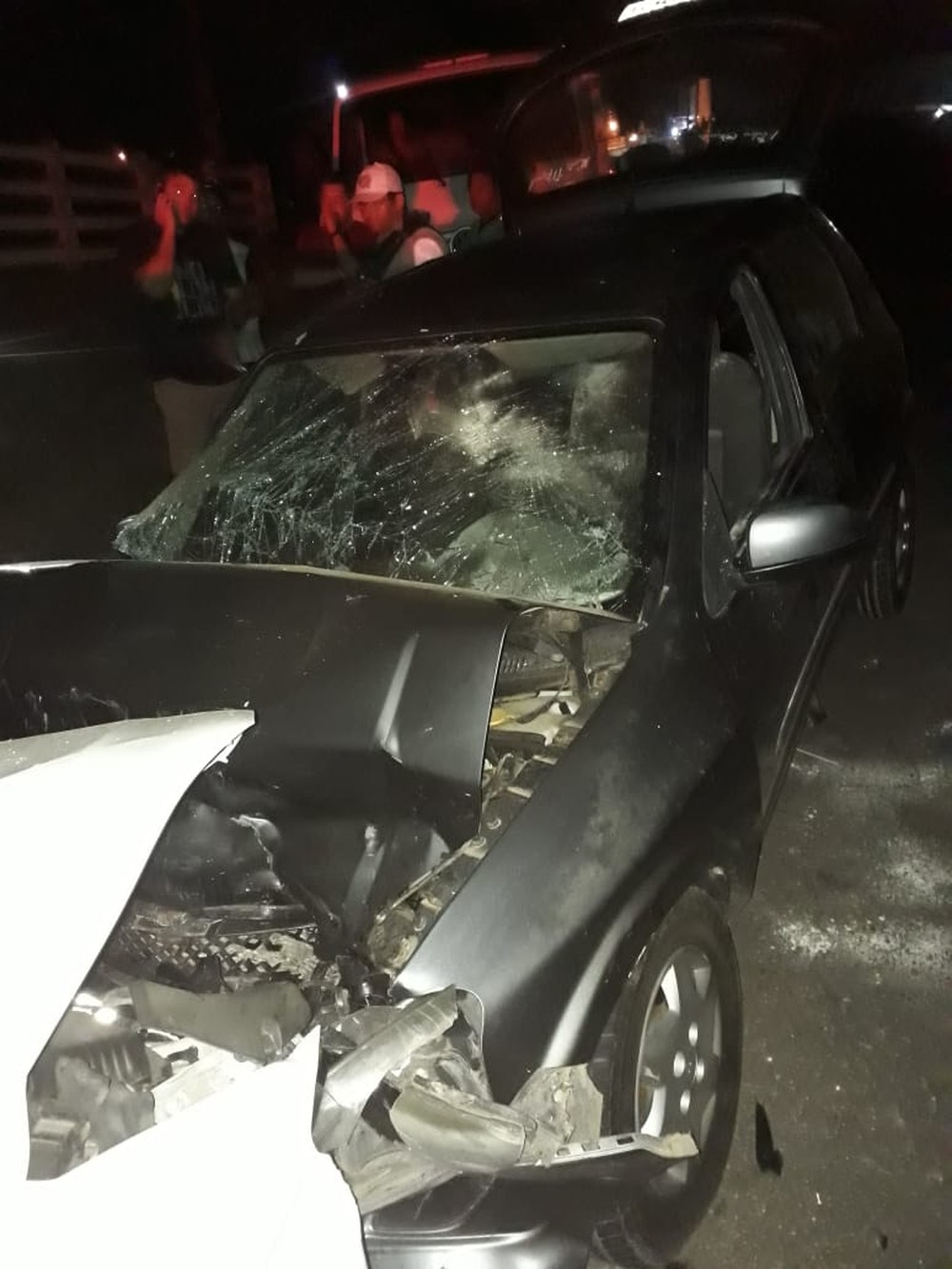 Motorista tenta fazer ultrapassagem e bate em carro na AL-110, em Taquarana