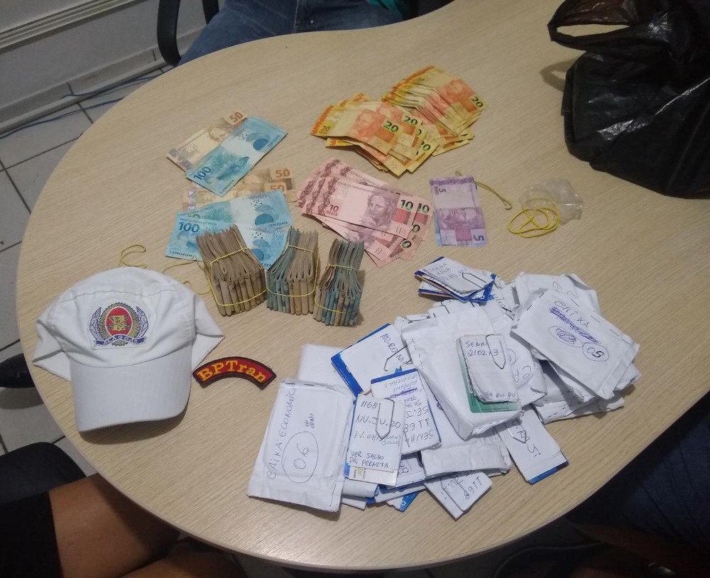 Homens são presos em flagrante por lavagem de dinheiro no bairro do Pinheiro, em Maceió