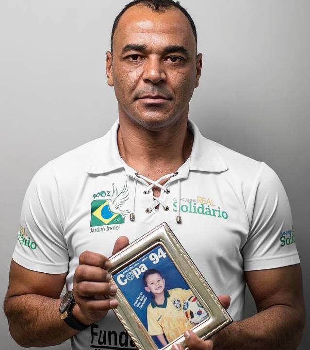 Cafu: “Não sei descrever a dor de jogar terra sobre o caixão de um filho”
