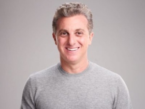 Em vídeo, Luciano Huck diz que não emprestou avião para Lula