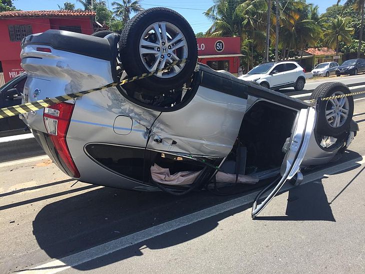 Mulher morre atropelada na faixa de pedestres ao tentar atravessar a AL 101 Sul