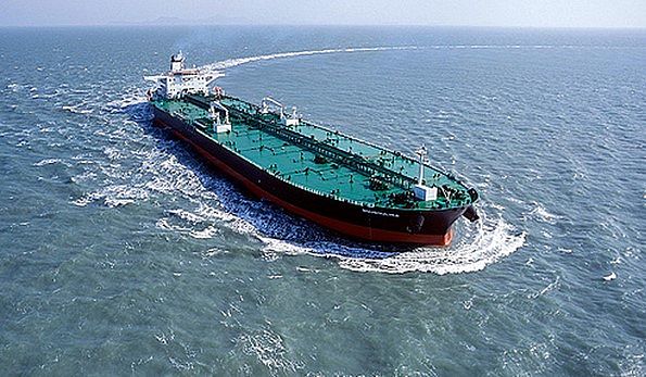 Mais 4 navios gregos estão entre os investigados por vazamento de óleo