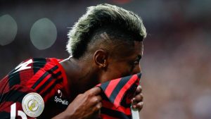 Com três de Bruno Henrique, Flamengo goleia o Ceará por 4 a 1