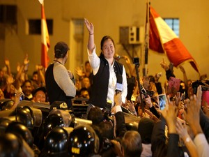 Filha do ex-presidente Fujimori deixa a prisão no Peru