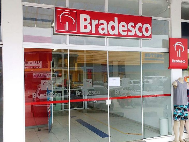 Bancos abrem em horário especial nesta terça-feira, 24