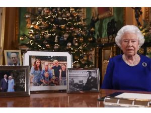 Rainha Elizabeth ignora Meghan Markle e príncipe Harry em foto de Natal
