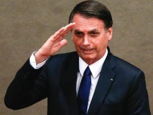 “Tô levando pancada por causa do preço da carne”, reclama Bolsonaro