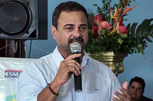 Com mandado de prisão em aberto por homicídio, prefeito de Maribondo é preso em Arapiraca, AL