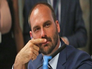 Partido rachado: Juiz suspende punição do PSL a Eduardo Bolsonaro e outros 17