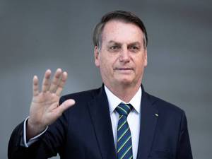 Presidente Bolsonaro passa por procedimento para investigar possibilidade de câncer