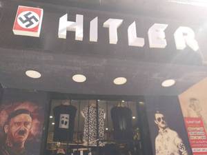 Lojas do Cairo usam imagem de Hitler e símbolos nazistas