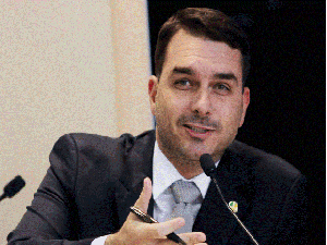 MP apura pagamento de R$ 30 mil em dinheiro por Flávio Bolsonaro