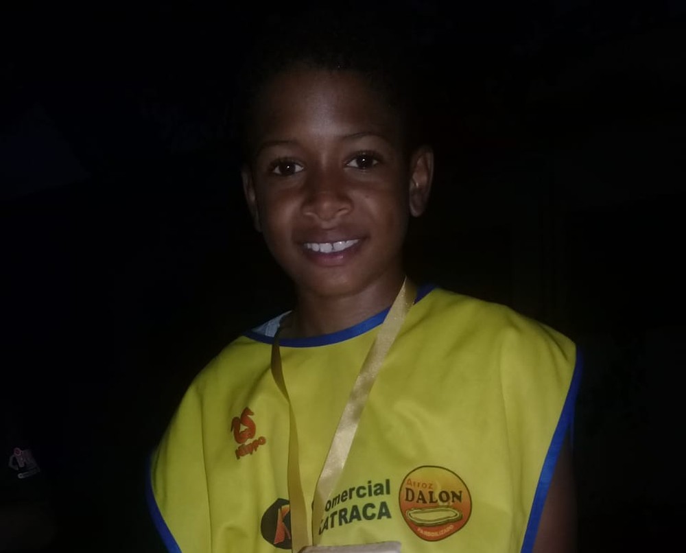 Adolescente morre enquanto usava celular ligado na tomada