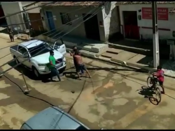 Vice-prefeito e secretário administrativo de Roteiro se envolvem em briga