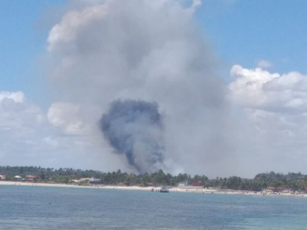 Incêndio no Benedito Bentes chama atenção de banhistas no litoral alagoano